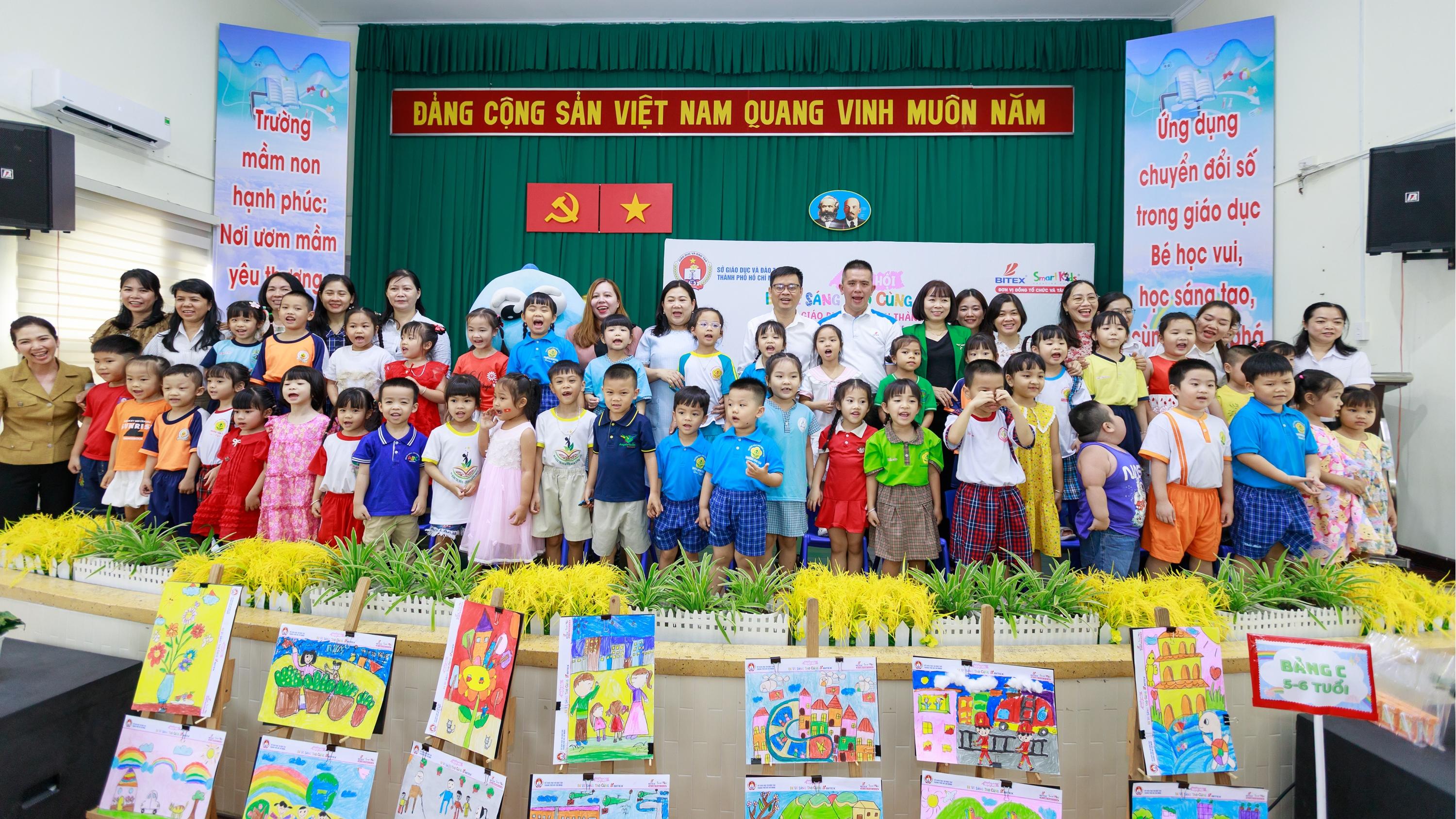 HƠN 8.300 TRẺ MẦM NON THAM GIA KỲ THI VẼ SÁNG TẠO TRẺ MẦM NON ĐƯỢC KHUYẾN KHÍCH GIẢI PHÓNG SỨC SÁNG TẠO THÔNG QUA TRANH