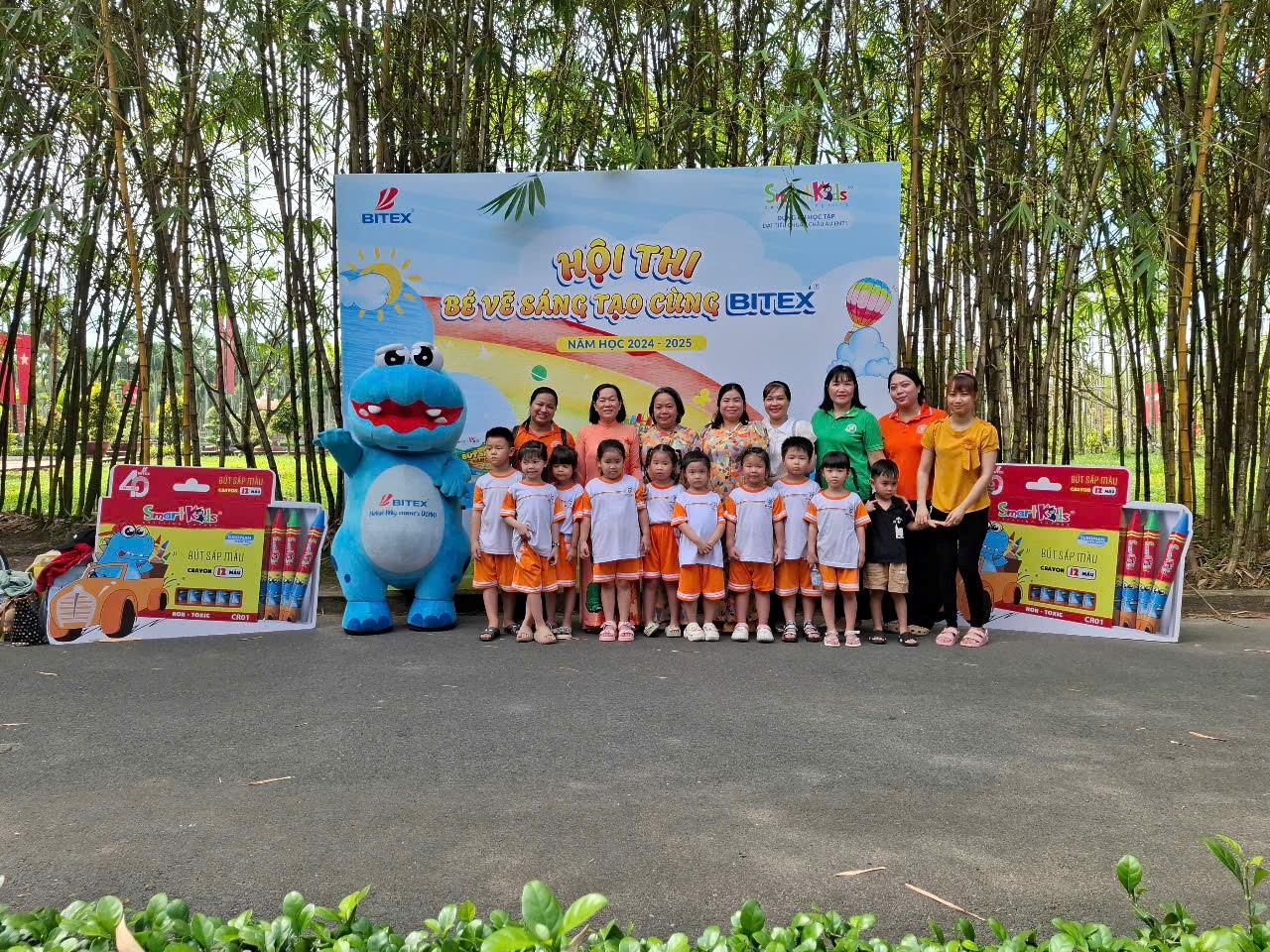 hoc-mon-270-th i-sinh-tham-gi a-hoi-thi-quot -be-ve-sang-ta o-1.jpg