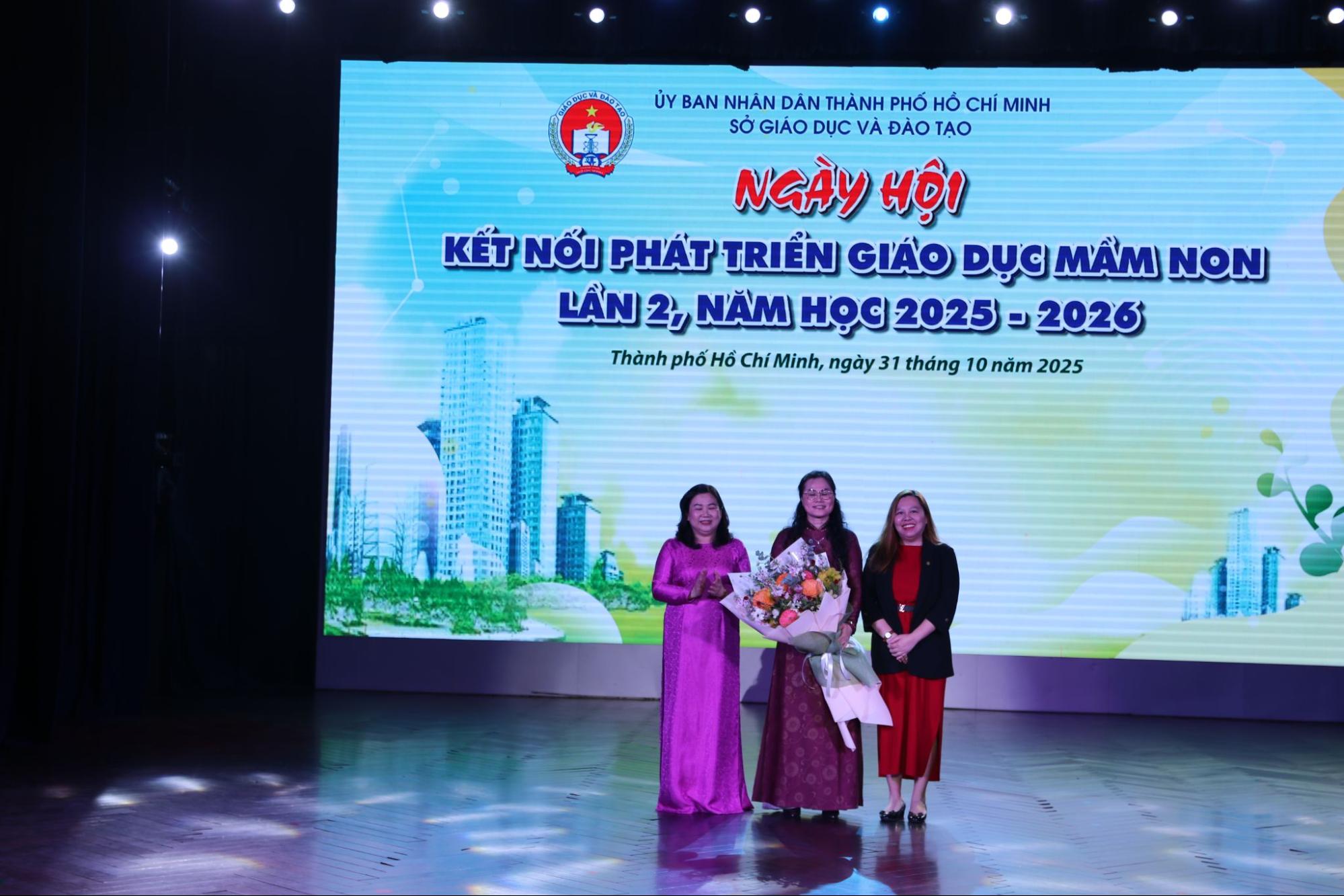 5-nam-hanh-tri nh-be-ve-sang- tao-cung-bitex -san-choi-my-t huat-uy-tin-ki en-tao-tu-duy- cho-tre-mam-no n-2.jpg