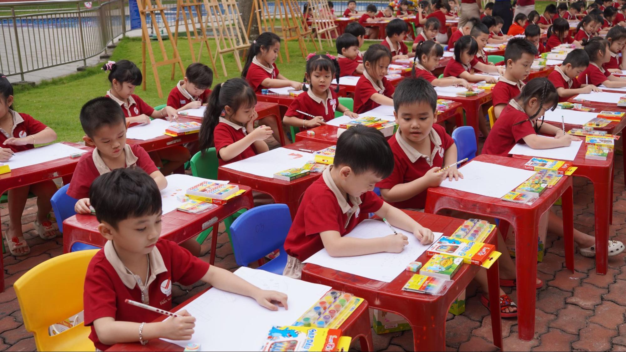 5-nam-hanh-tri nh-be-ve-sang- tao-cung-bitex -san-choi-my-t huat-uy-tin-ki en-tao-tu-duy- cho-tre-mam-no n-3.jpg